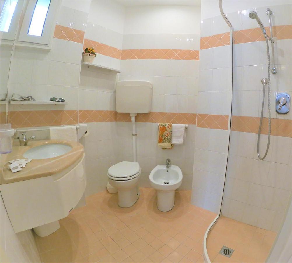 Hotel Holland Римини Екстериор снимка