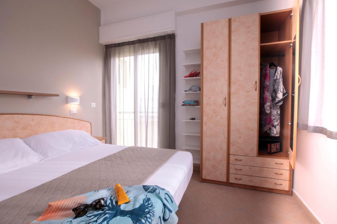 Hotel Holland Римини Екстериор снимка