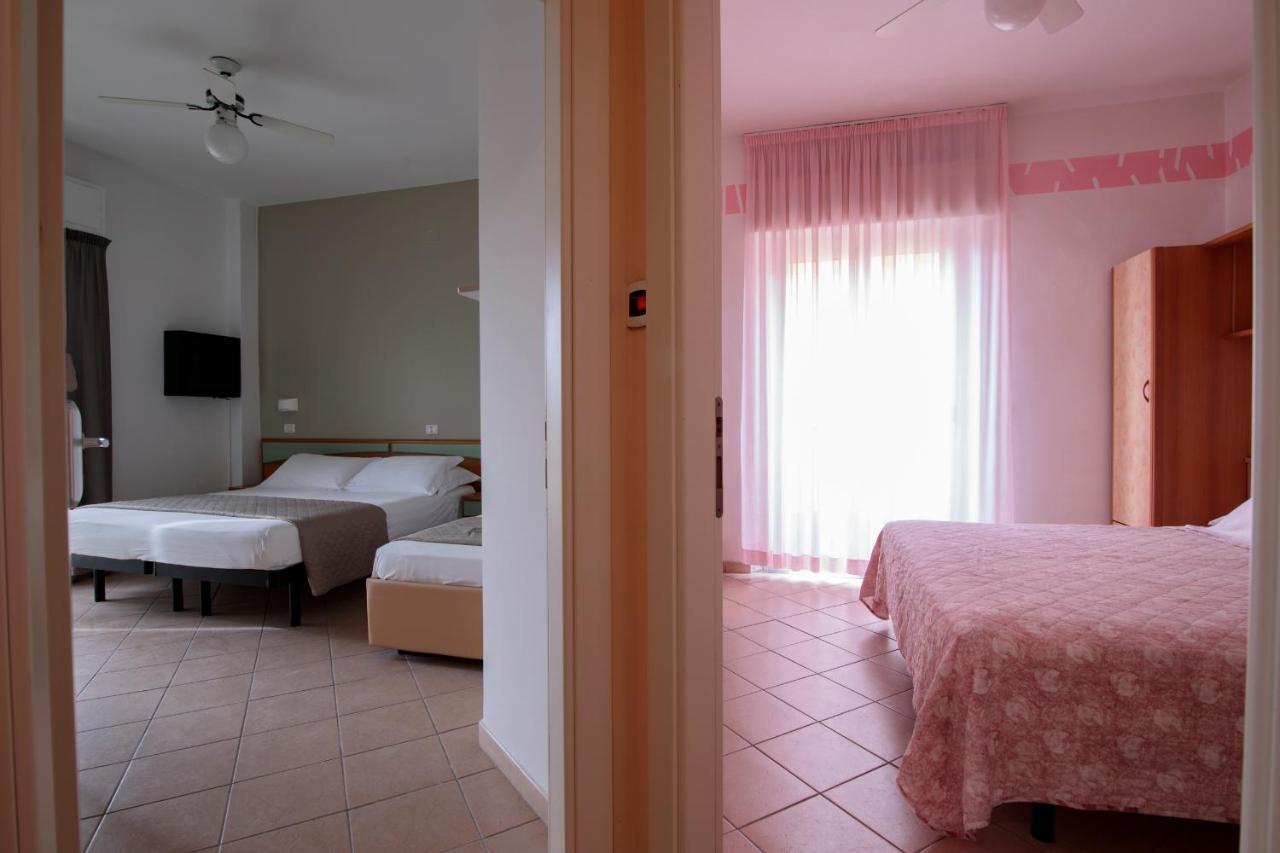 Hotel Holland Римини Екстериор снимка