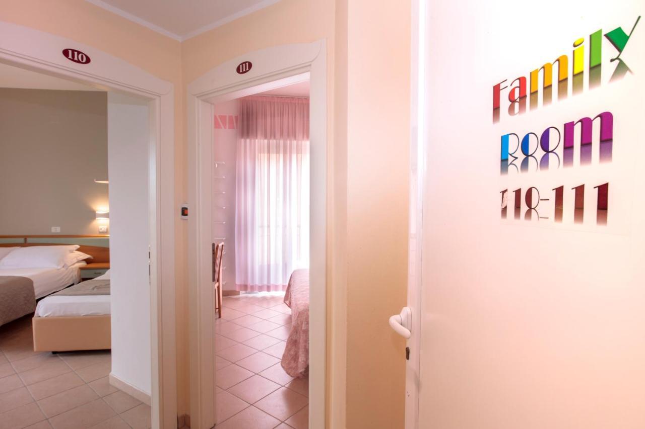 Hotel Holland Римини Екстериор снимка