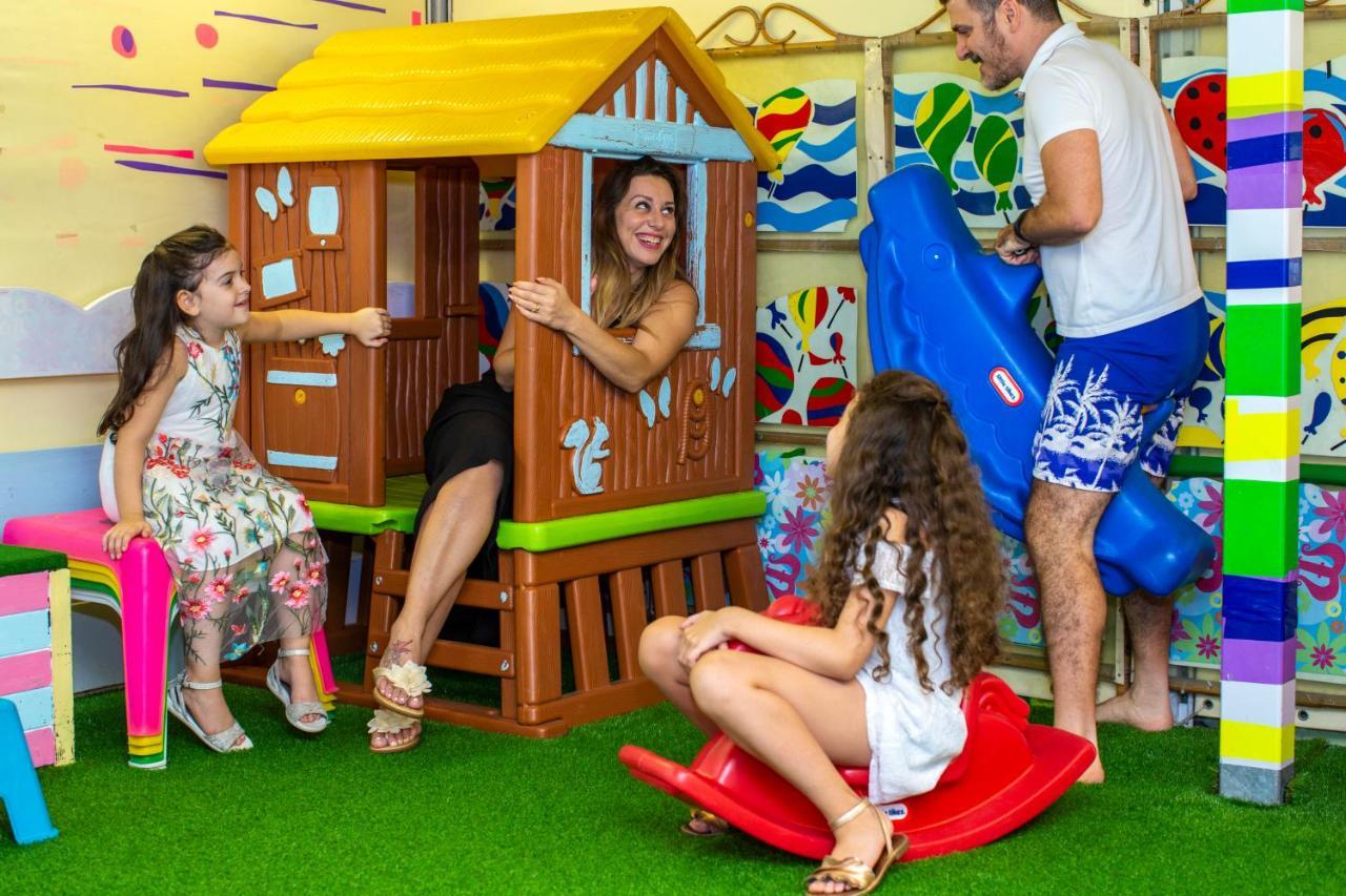 Hotel Holland Римини Екстериор снимка