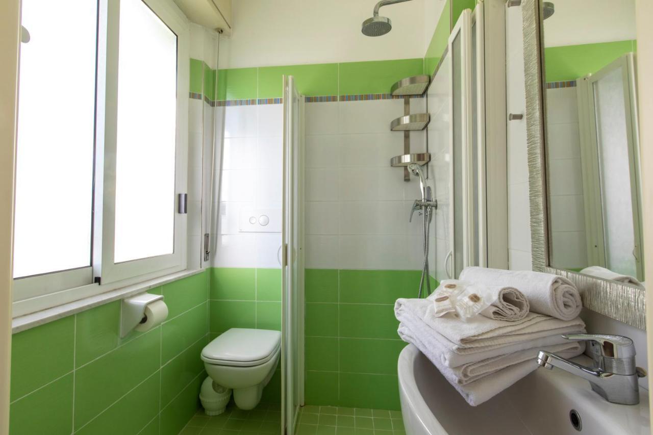 Hotel Holland Римини Екстериор снимка